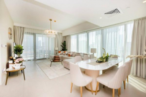 Luxury 3BR Apt with Stunning Burj Khalifa Views 405